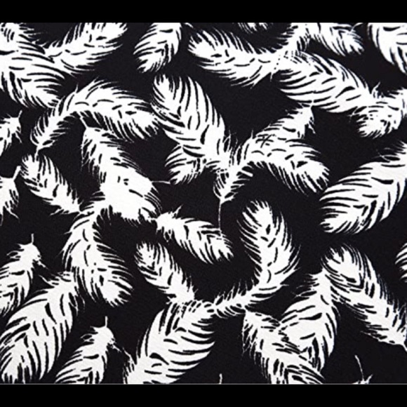 Flirty, cute pull on skirt! - Picture 3 of 6